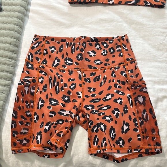 Fabletics Leopard Print Sports Bra and Leggings Set - Orange and Black - Picture 2 of 4
